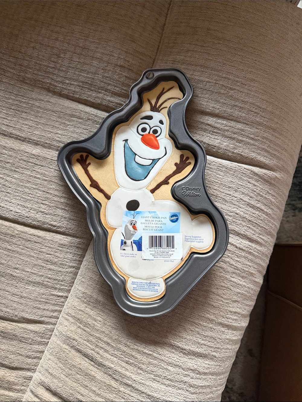 Disney Olaf Baking Mold Wilton- Gray  new